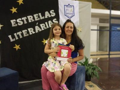 Noite de AutÃ³grafos dos alunos do Jardim 2 da Escola AluÃ­sio Maier foi um verdadeiro sucesso